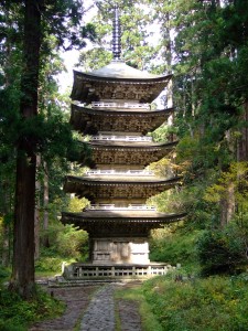 Five_tier_pagoda_at_Mt._Haguro_2006-10-29